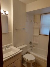 546 Pearl Ave, Unit Rear Unit in Loves Park, IL - Building Photo - Building Photo