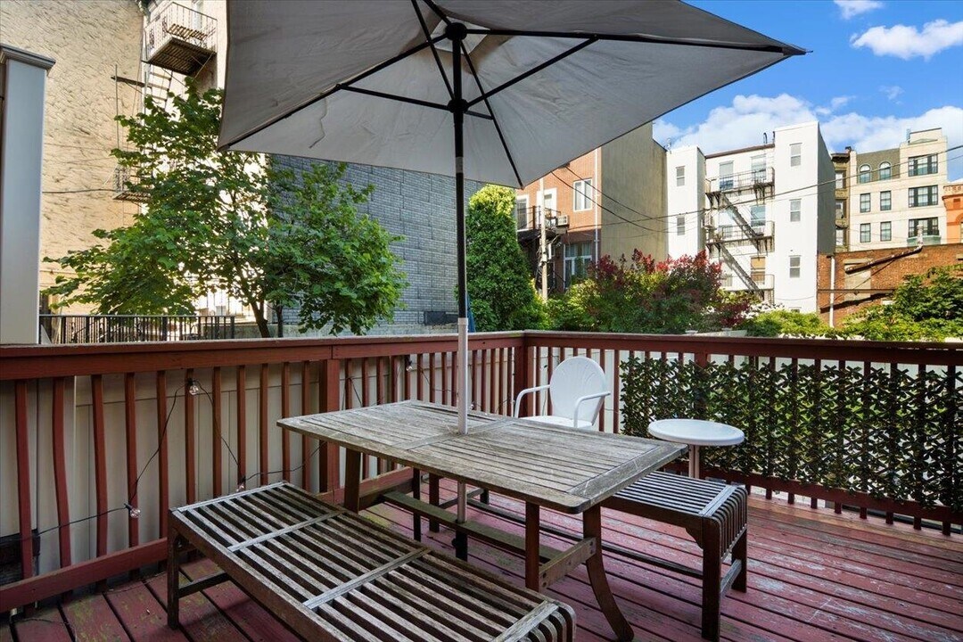 120 Willow Ave in Hoboken, NJ - Building Photo