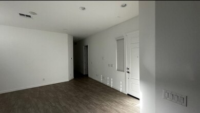 4011 W Estes Way in Phoenix, AZ - Building Photo - Building Photo