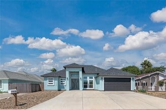 15621 Three Fathoms Bank Dr in Corpus Christi, TX - Building Photo - Building Photo