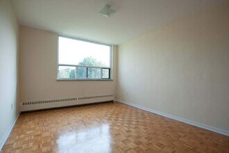 30 High St E in Mississauga, ON - Building Photo - Building Photo