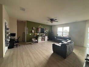 687 Petal Mist Ln in Brooksville, FL - Building Photo - Building Photo