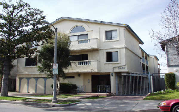 9407 Isis Ave in Los Angeles, CA - Building Photo