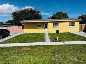 351 N 70th Terrace in Hollywood, FL - Building Photo