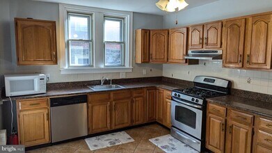 7504 Boyer St in Philadelphia, PA - Foto de edificio - Building Photo