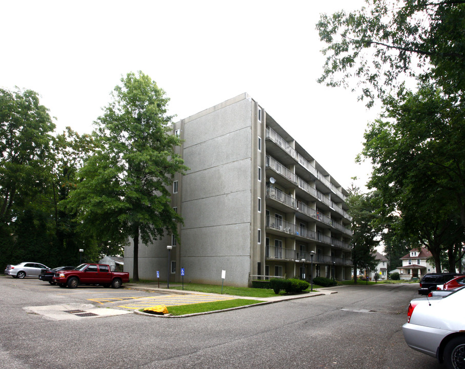 Sauter Place Apartments in Cuyahoga Falls, OH - Building Photo