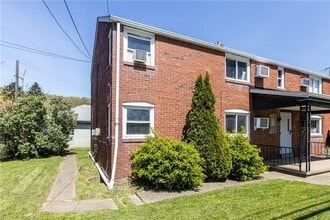 6812 Grand Ave in Pittsburgh, PA - Foto de edificio - Building Photo