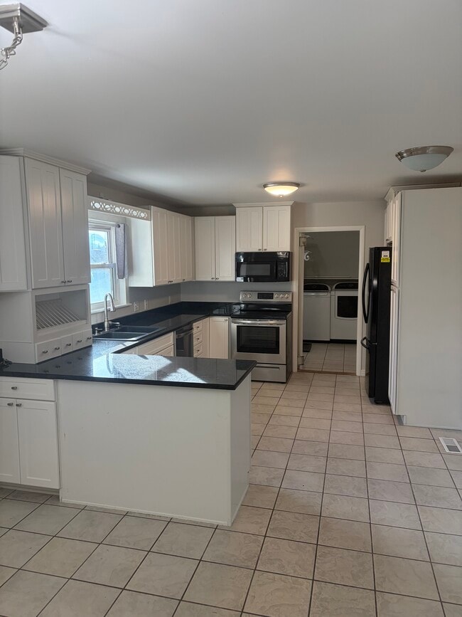 3747 S Lee Maur St in West Valley City, UT - Building Photo - Building Photo