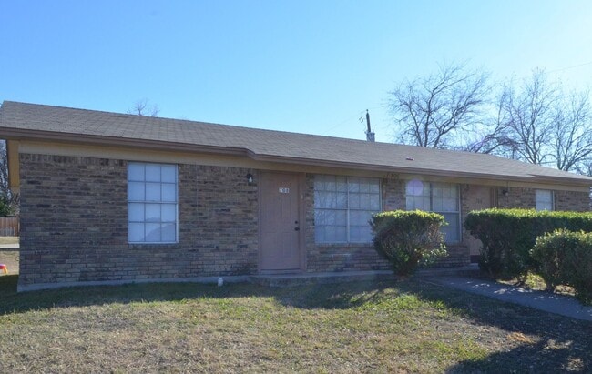 708 Hackberry St