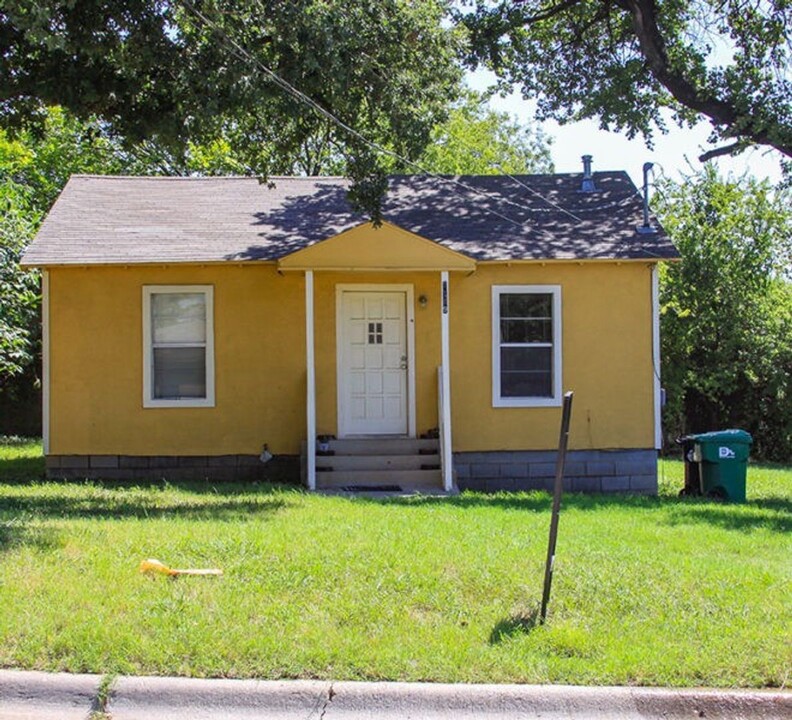 2119 Bernard St in Denton, TX - Building Photo