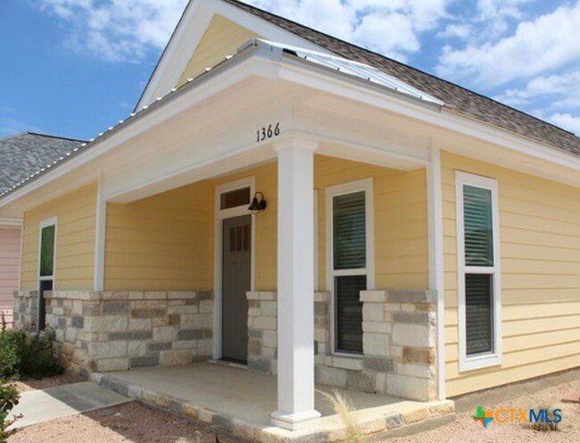 1366 Hanz Dr in New Braunfels, TX - Building Photo - Building Photo