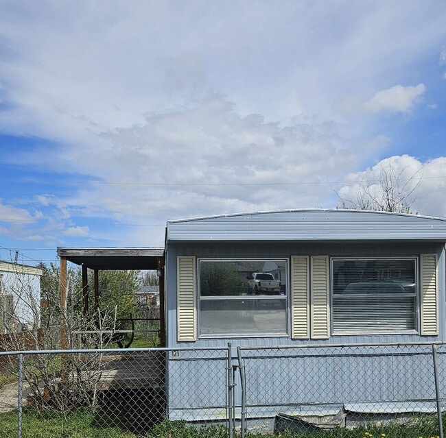 property at 121 N 6th Ave