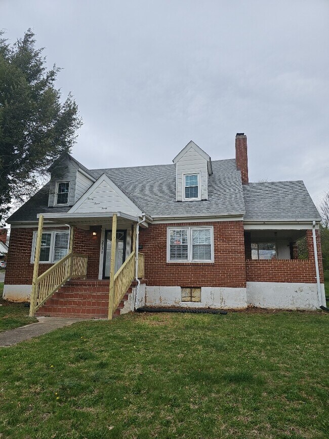 2731 Cove Rd NW Rentals in Roanoke, VA