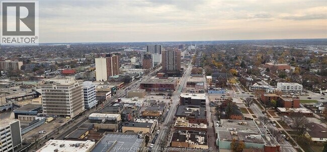 150 PARK  3005 Park in Windsor, ON - Foto de edificio - Building Photo