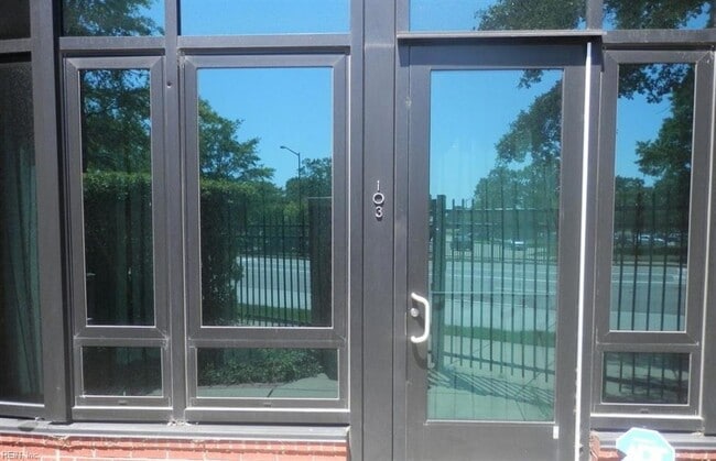 415 St Pauls Blvd, Unit 103 in Norfolk, VA - Building Photo - Building Photo