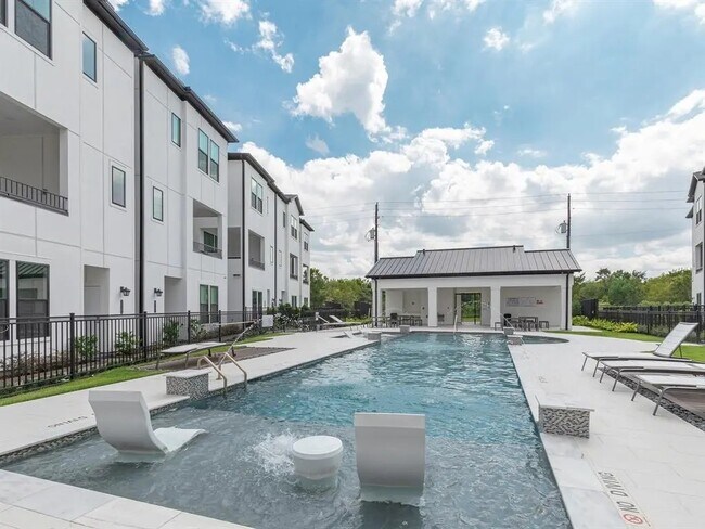 2718 Grand Fountains Dr in Houston, TX - Building Photo - Building Photo