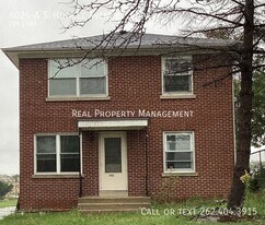 6026-A S Howell Ave in Milwaukee, WI - Building Photo