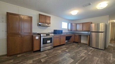 6801 19th St in Lubbock, TX - Building Photo - Building Photo