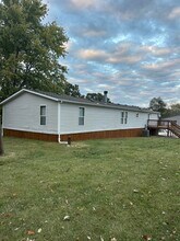 888 Schaper Rd in Foristell, MO - Foto de edificio - Building Photo