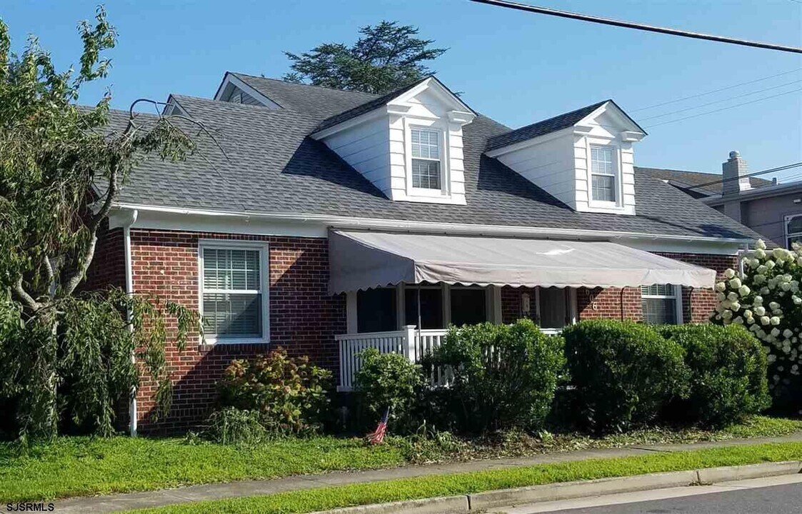 8606 Monmouth Ave in Margate City, NJ - Building Photo