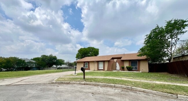 6803 Indian Lake Dr, Unit M-109 in San Antonio, TX - Foto de edificio - Building Photo