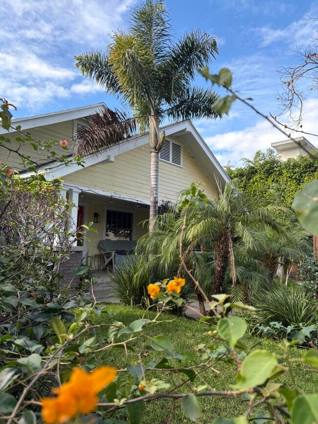 839 N Orange Dr in Los Angeles, CA - Building Photo - Building Photo