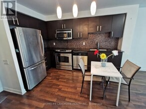 17 Anndale Dr in Toronto, ON - Building Photo - Building Photo