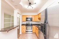 3201 W Balmoral Ave, Unit 102 in Chicago, IL - Building Photo - Building Photo