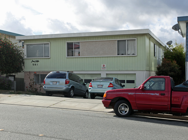 561 Commercial Ave in South San Francisco, CA - Foto de edificio - Building Photo