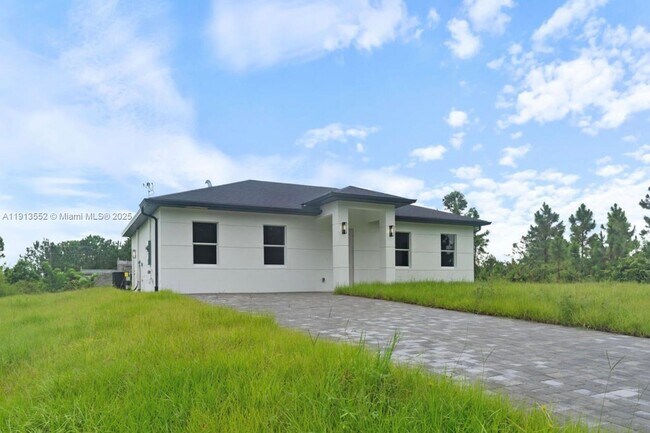 710 Peacock Ave in Lehigh Acres, FL - Building Photo - Building Photo