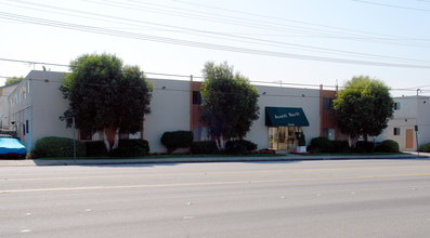 13444-13460 Prairie Ave. in Hawthorne, CA - Foto de edificio - Building Photo