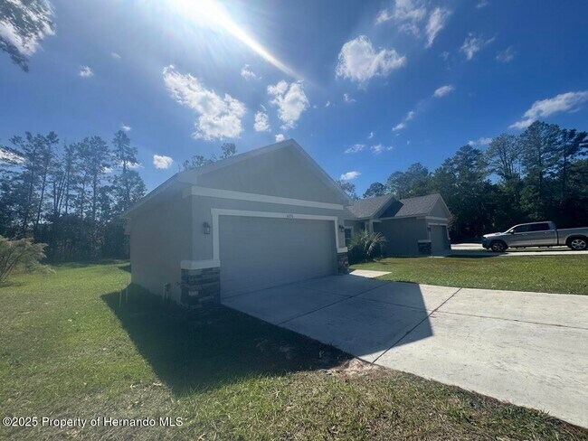 6270 W Oak Park Blvd in Homosassa, FL - Building Photo - Building Photo