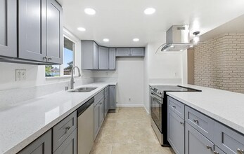 179 W Hazelwood Dr in Lemoore, CA - Building Photo - Building Photo