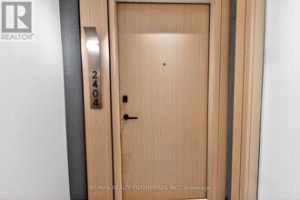 60 Central Park Roadway in Toronto, ON - Building Photo - Building Photo