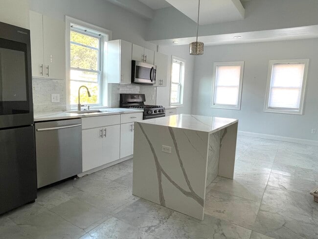 146 Columbia St, Unit 1