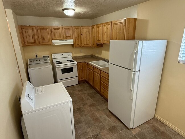 4943 W 4100 S in West Valley City, UT - Building Photo - Building Photo