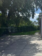 106 SE 4th Ave-Unit -3 in Hialeah, FL - Building Photo - Building Photo