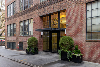 32 Morton St in New York, NY - Building Photo - Building Photo