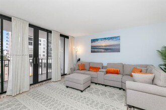 2401 S Ocean Dr, Unit 404 in Hollywood, FL - Foto de edificio - Building Photo