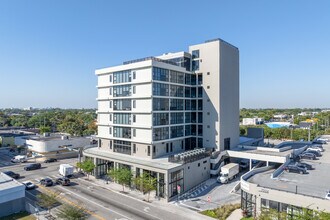Little River Center Lofts in Miami, FL - Foto de edificio - Building Photo
