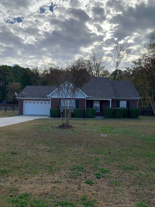 110 Silver Cedar Ln in Harvest, AL - Building Photo