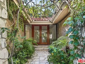 1681 Stone Canyon Rd in Los Angeles, CA - Building Photo