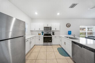 425 NE 1st Ave in Florida City, FL - Building Photo - Building Photo
