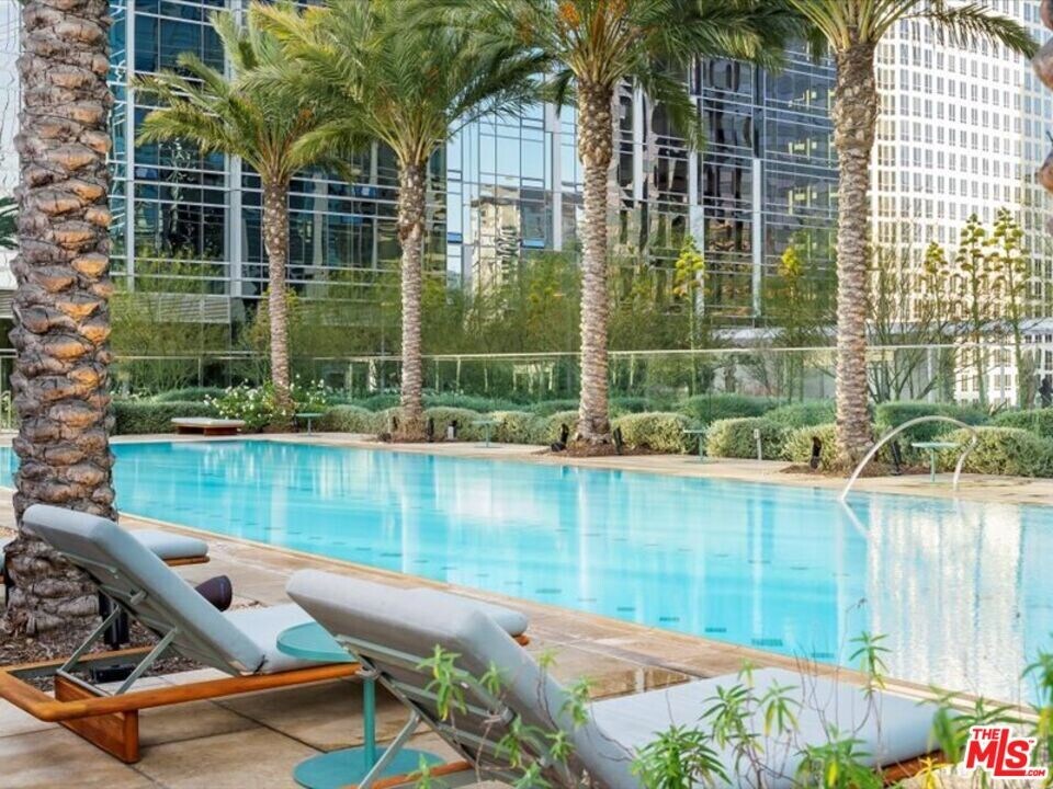 877 Francisco St in Los Angeles, CA - Building Photo