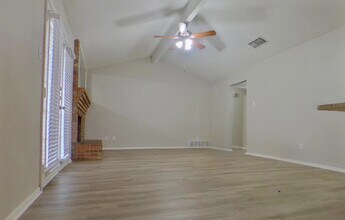 6213 Douglas Dr in Watauga, TX - Building Photo - Building Photo