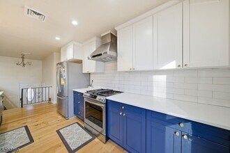 32 Hardwick Ct in Parsippany Troy Hills, NJ - Building Photo - Building Photo