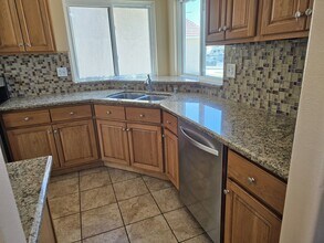 5400 Sugar Pine Dr in Bakersfield, CA - Building Photo - Building Photo