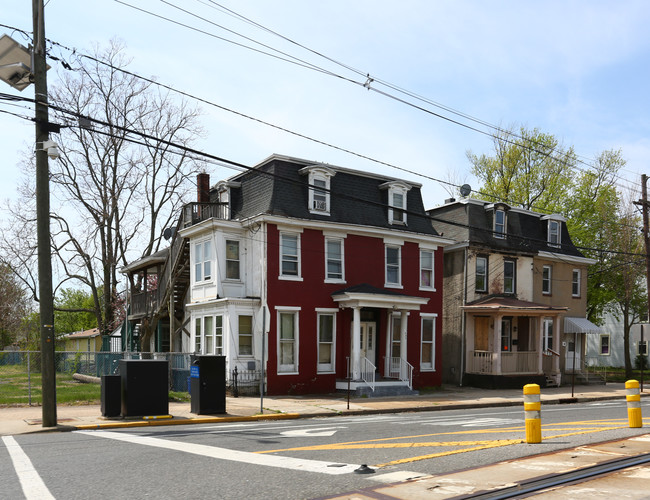 352 E Broad St in Burlington, NJ - Building Photo - Building Photo