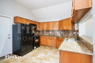 2338 Loyanne Dr in Spring, TX - Foto de edificio - Building Photo