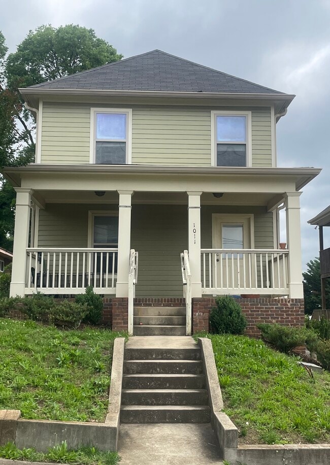 property at 1011 Oak St